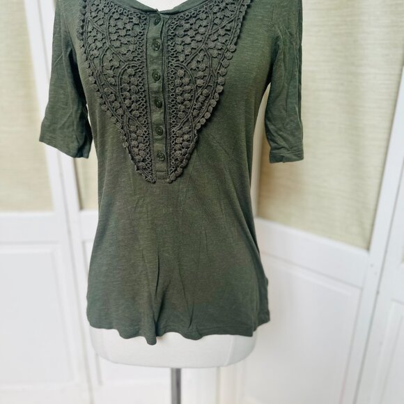 Old Navy Army Green Top Lace Front Short Sleeved Top V-Neck Buttons Boho Top - Picture 3 of 5
